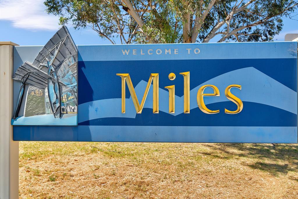Swagsman Motel Miles Buitenkant foto