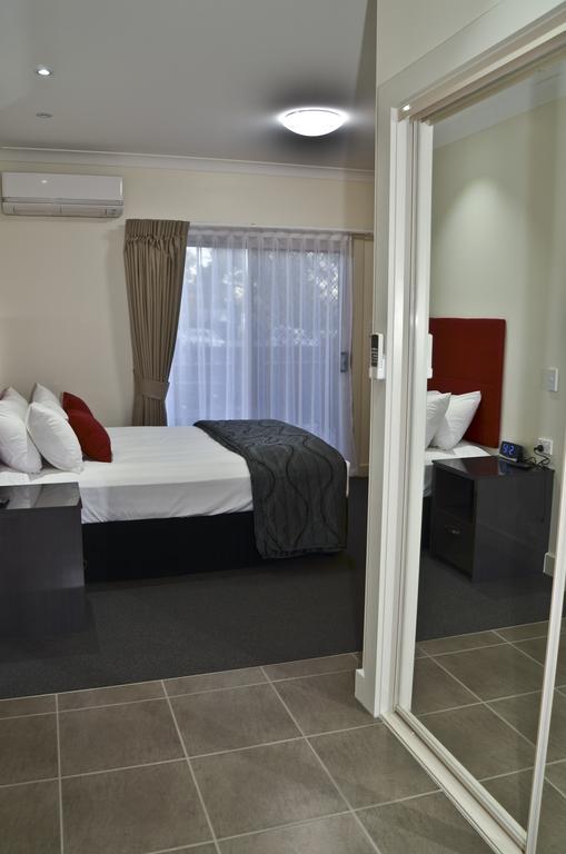 Swagsman Motel Miles Buitenkant foto