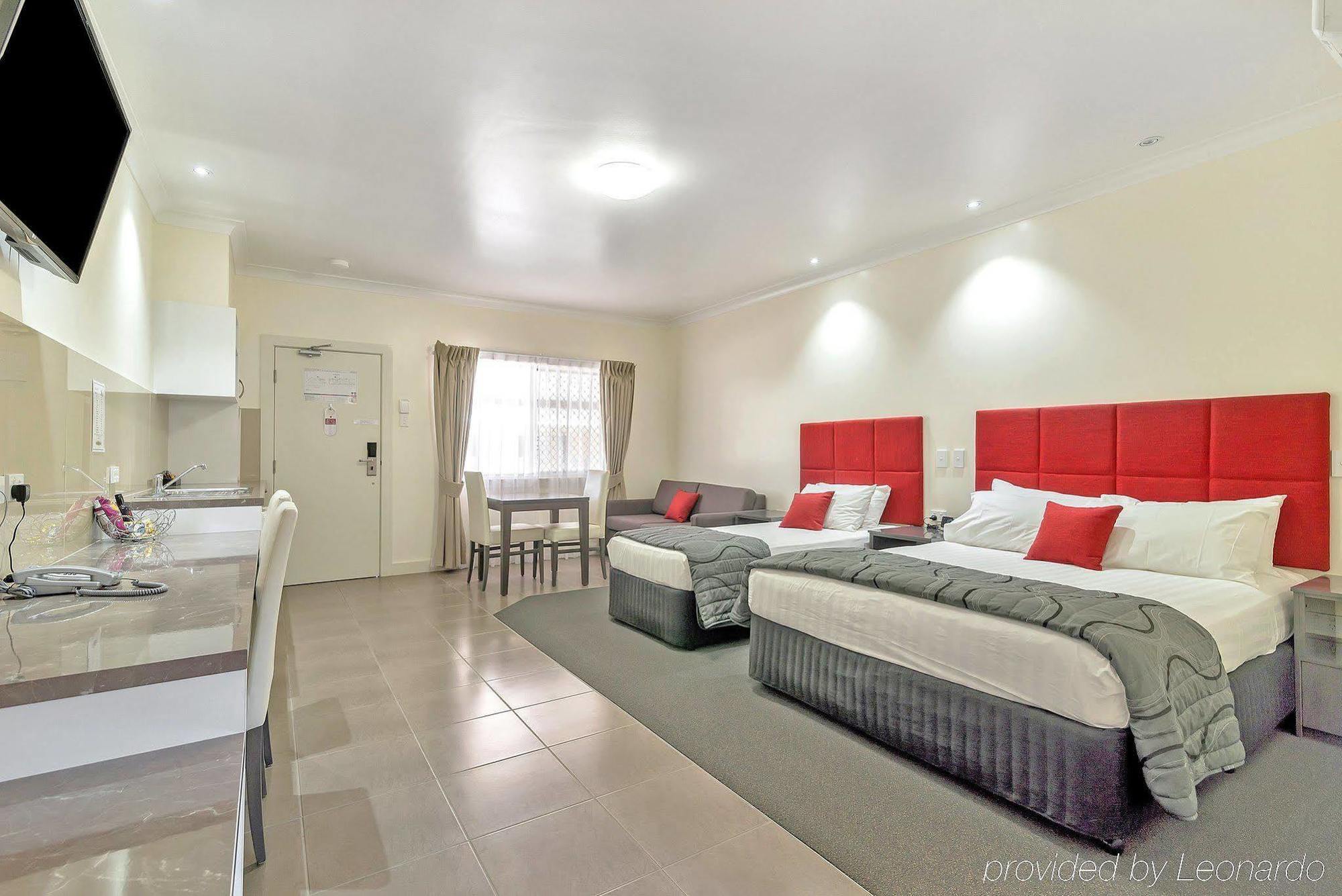 Swagsman Motel Miles Buitenkant foto