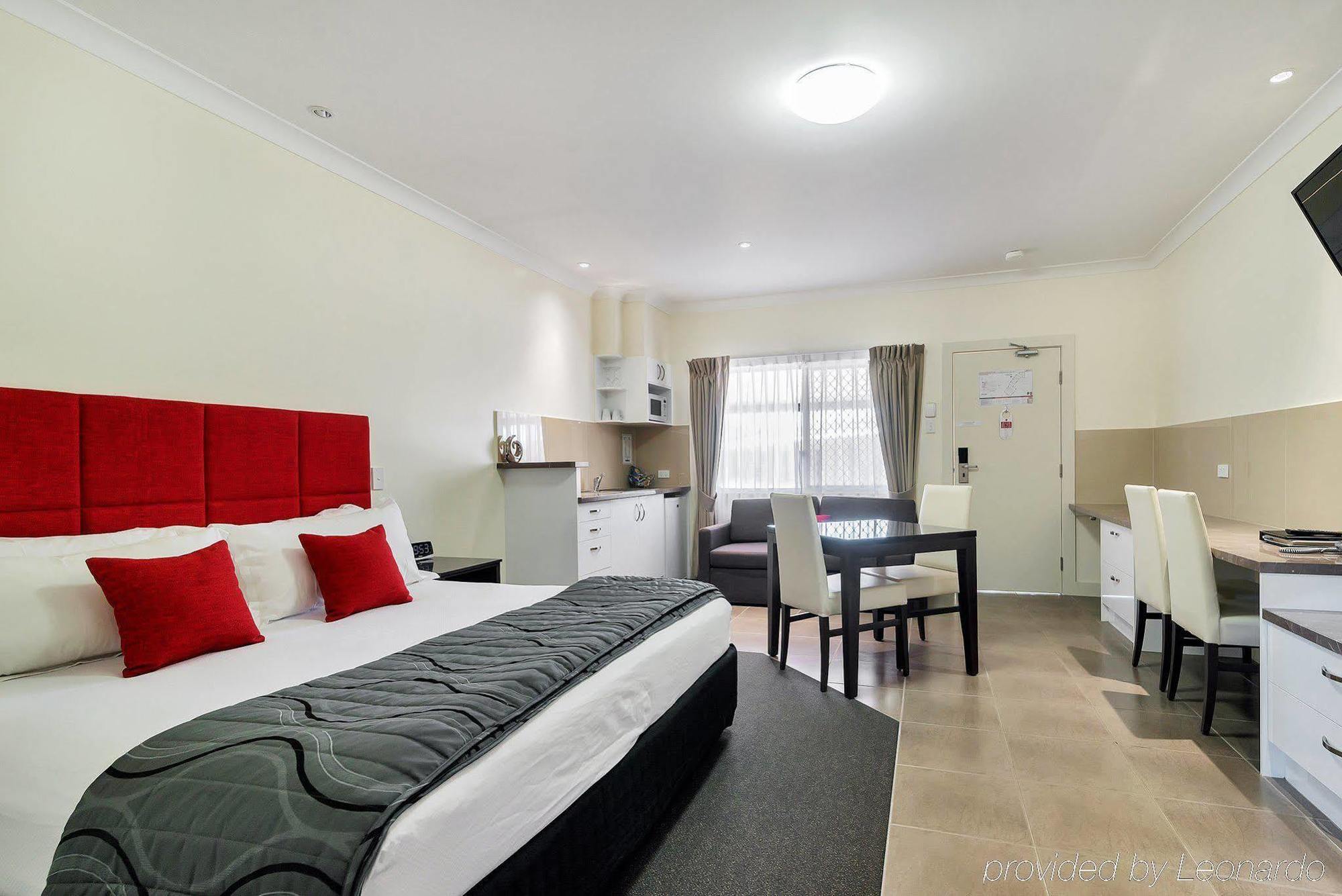 Swagsman Motel Miles Buitenkant foto