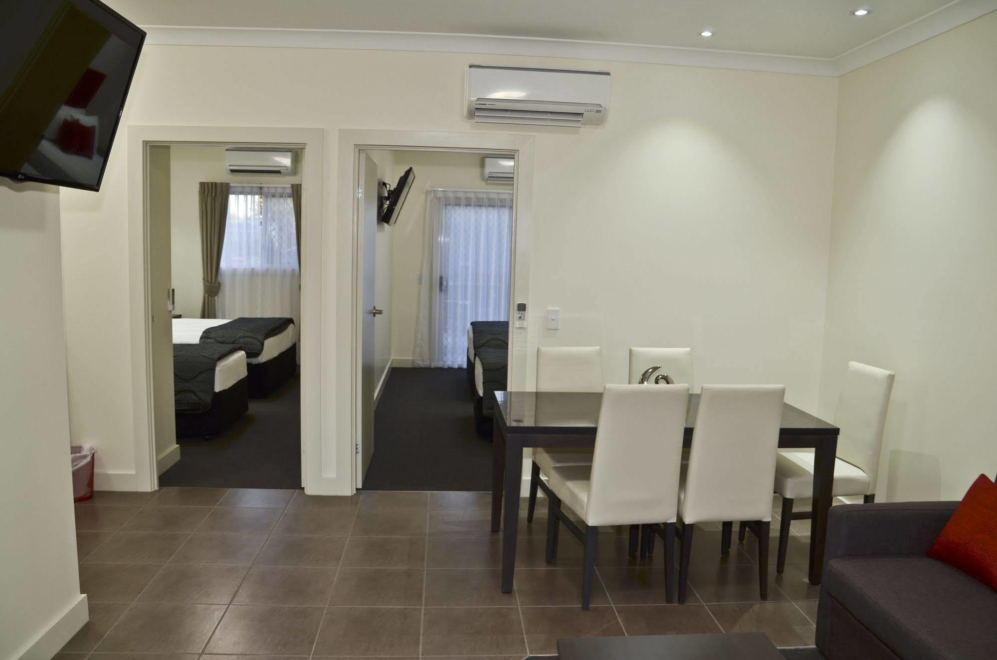 Swagsman Motel Miles Buitenkant foto