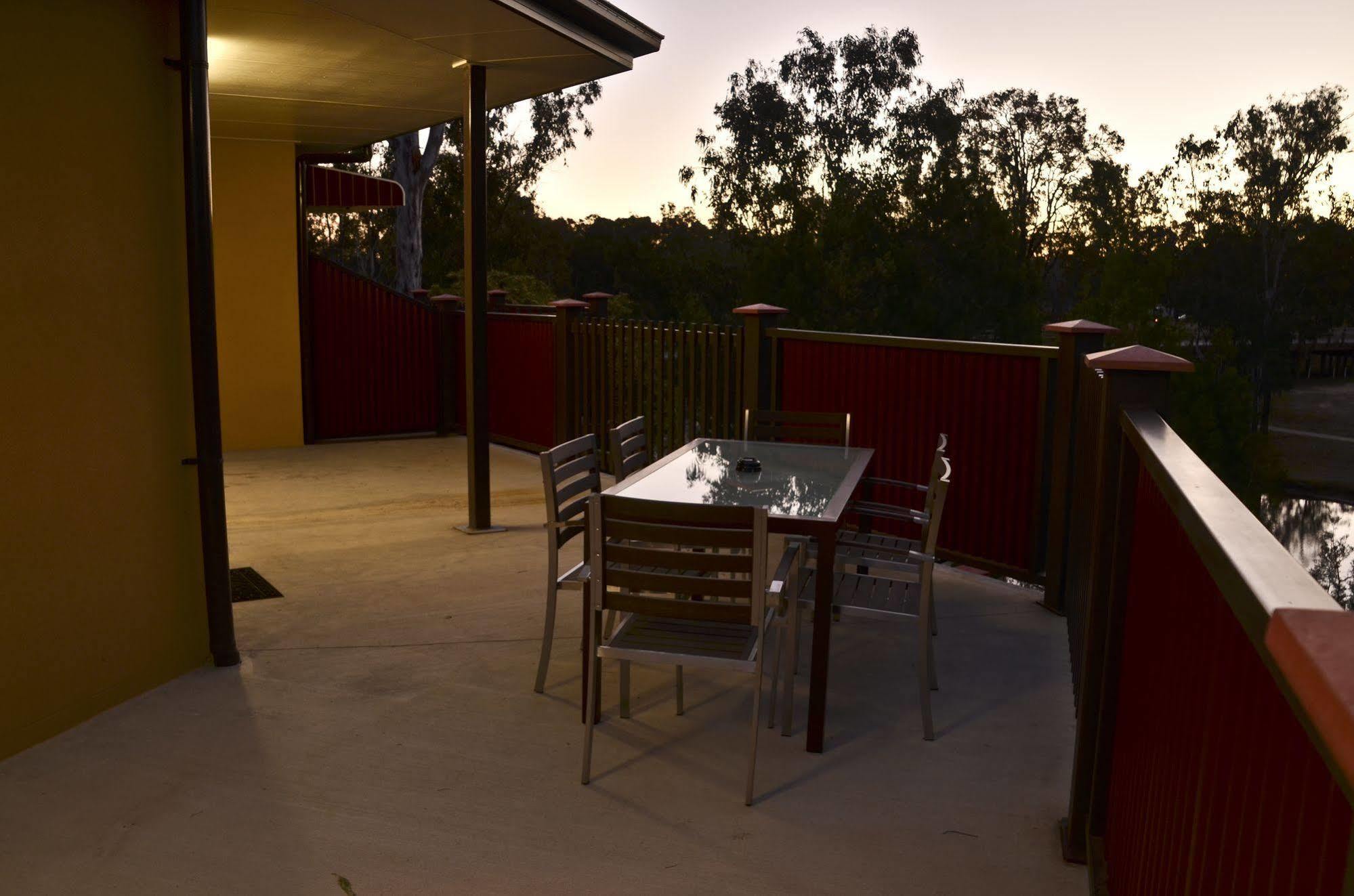 Swagsman Motel Miles Buitenkant foto